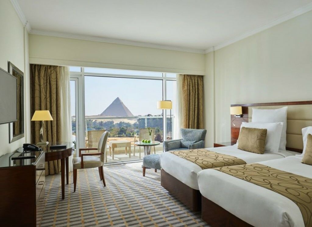Steigenberger Pyramids Cairo Hotel Al Kawm al Akhdar Luaran gambar A room at the Grand Pyramids Hotel